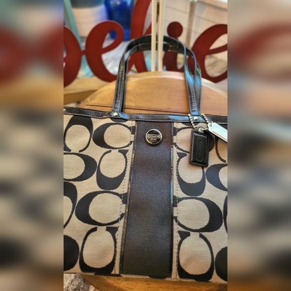 🏖️ SOLD New Coach Signature Black Canvas Stripe Tote Shoulder Bag - Picture 8 of 12